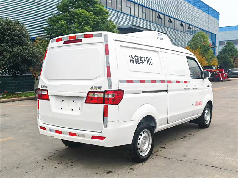 金杯新海獅面包冷藏車