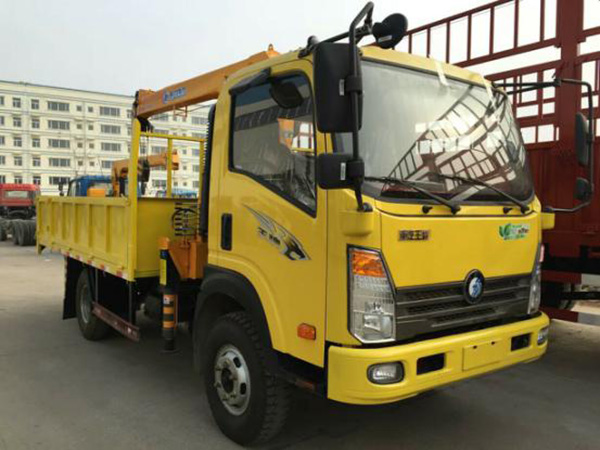 王牌3.6米貨廂藍(lán)牌隨車(chē)吊