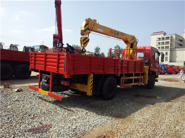 東風單橋石煤8噸隨車吊