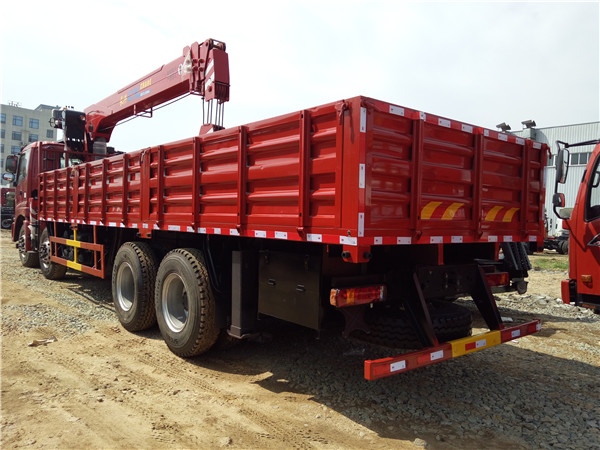 福田歐曼前四后八12噸隨車(chē)吊