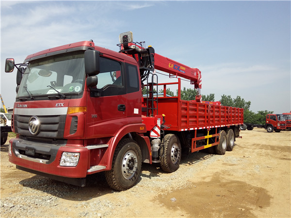 福田歐曼前四后八12噸隨車(chē)吊