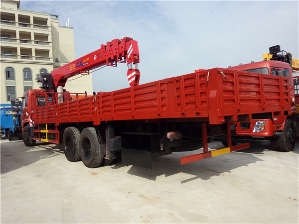 東風(fēng)后雙橋12噸隨車吊