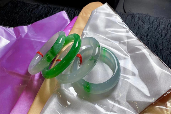 糯種翡翠手鐲 糯種翡翠手鐲