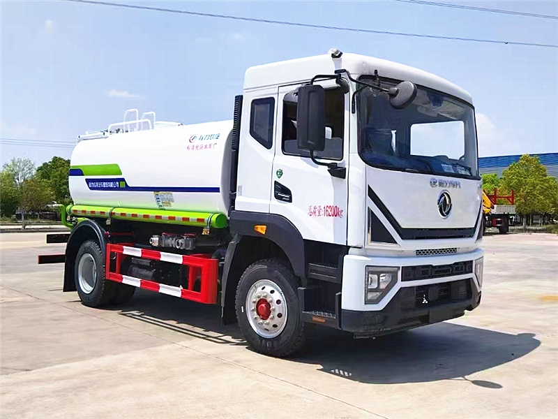 東風多利卡D9灑水車