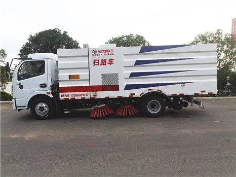 東風多利卡D7掃路車