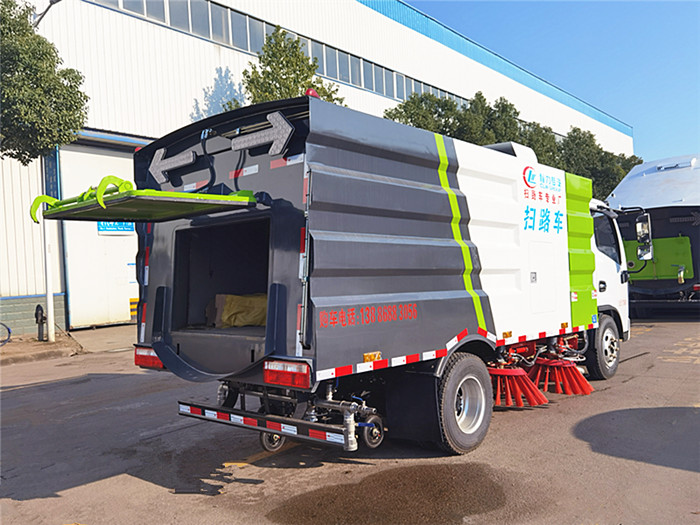 東風多利卡6方掃路車