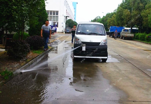 長安路面清洗車沖洗效果展示