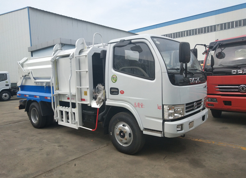 東風多利卡后裝壓縮式垃圾車