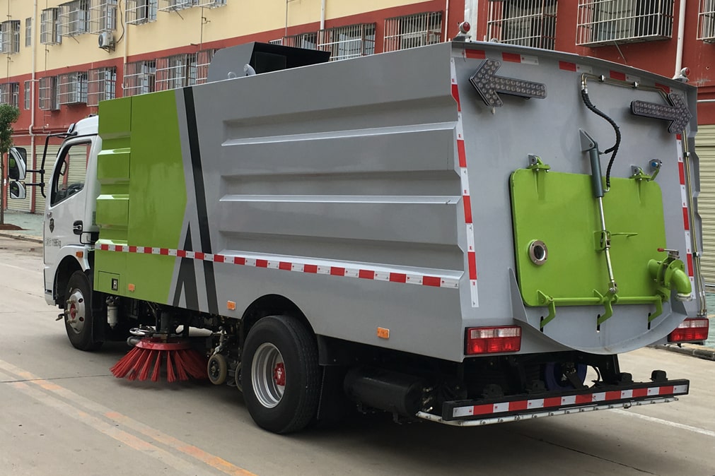 國六東風5噸洗掃車