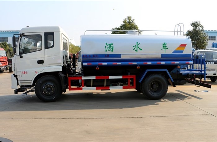 東風(fēng)專底12噸灑水車